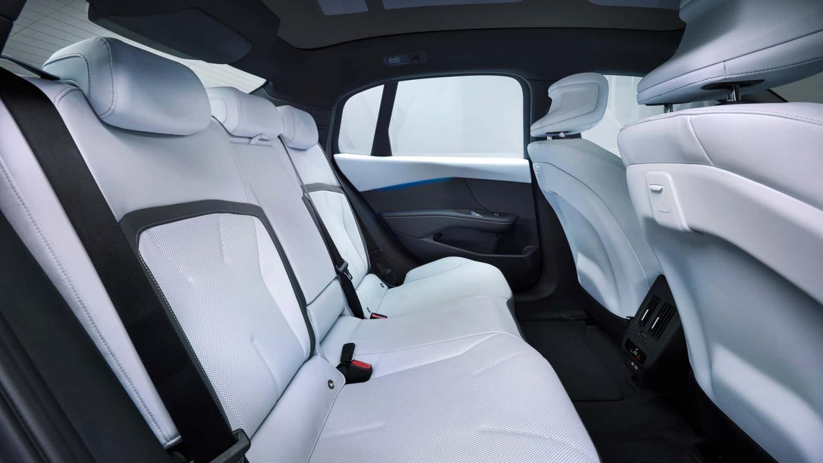 Νέα BMW i3: Πρεμιέρα με 469 άλογα και 900 χλμ. αυτονομία